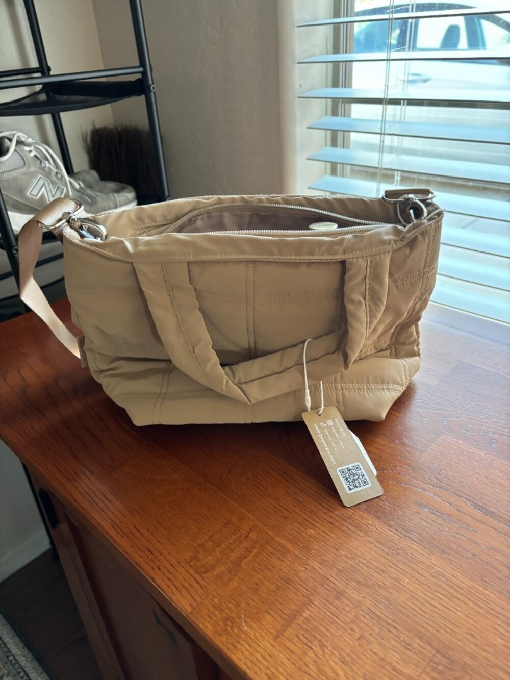 NWT BAGSMART Beige Quilted Puffy Tote Bag - Picture 2 of 5